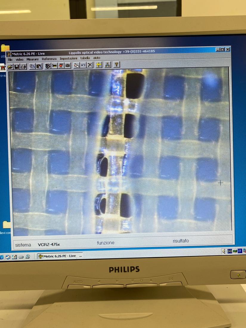 Apertura del tessuto osservata al microscopio, 475×